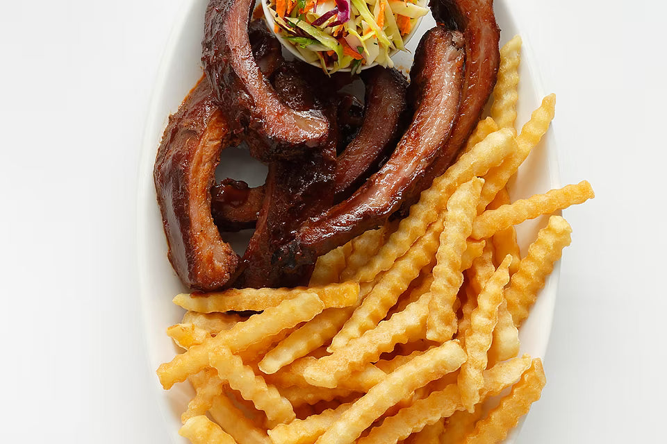 Mama's 4 Piece Rib Basket w/ Seasoned Crinkle Cut Fries